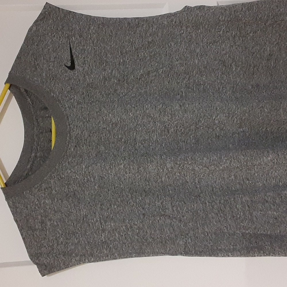 Nike Dri-Fit Sleeveless T-shirt. Size XL.  Gray